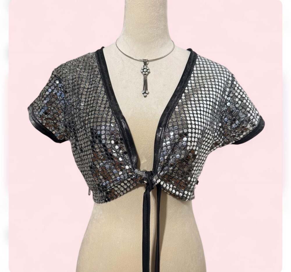 Festival Coachella Ali & Kris Silver Sequin Mirror Tile Tie-Front Mesh Crop Bole
